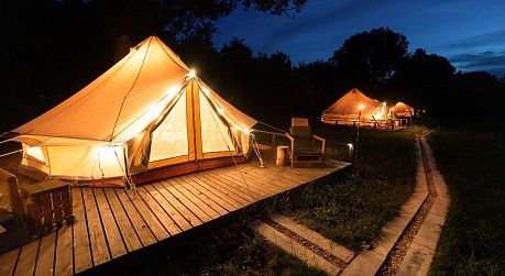 Глэмпинги стали «новой Меккой» для желающих отметить новый год за городом